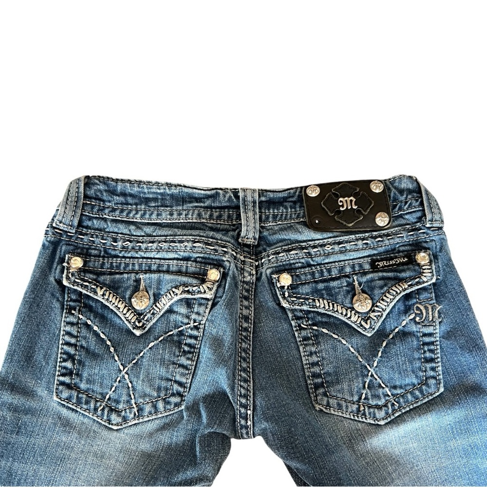 Women’s Miss Me boot cut jeans. Size 27.